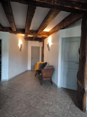 Interior - Former tobacco drying shed renovated as a family home in the countryside (Les Mollettes)