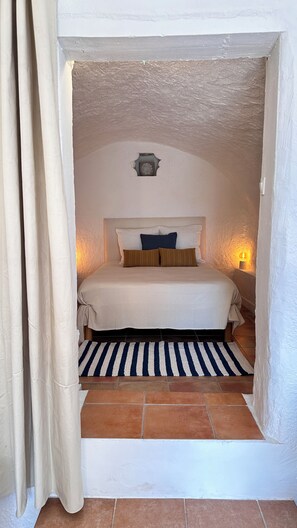 2 bedrooms, travel cot, free WiFi