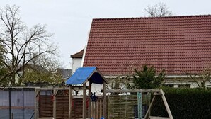 A playground with a slide, swings, and picnic tables in a grassy yard. - Breathing space-Spreewald (Vetschau/Spreewald)