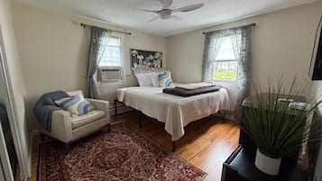 4 bedrooms, desk, iron/ironing board, WiFi