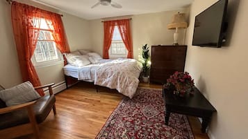4 slaapkamers, een bureau, een strijkplank/strijkijzer, wifi