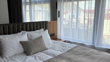 Standaard kamer, uitzicht op bergen | 1 slaapkamer, een bureau, geluiddichte muren