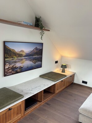 Luxury Suite, Mountain View | 1 bedroom, desk, soundproofing, iron/ironing board