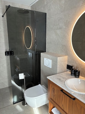Standard Room, Mountain View | Bathroom | Free toiletries, hair dryer, towels, soap