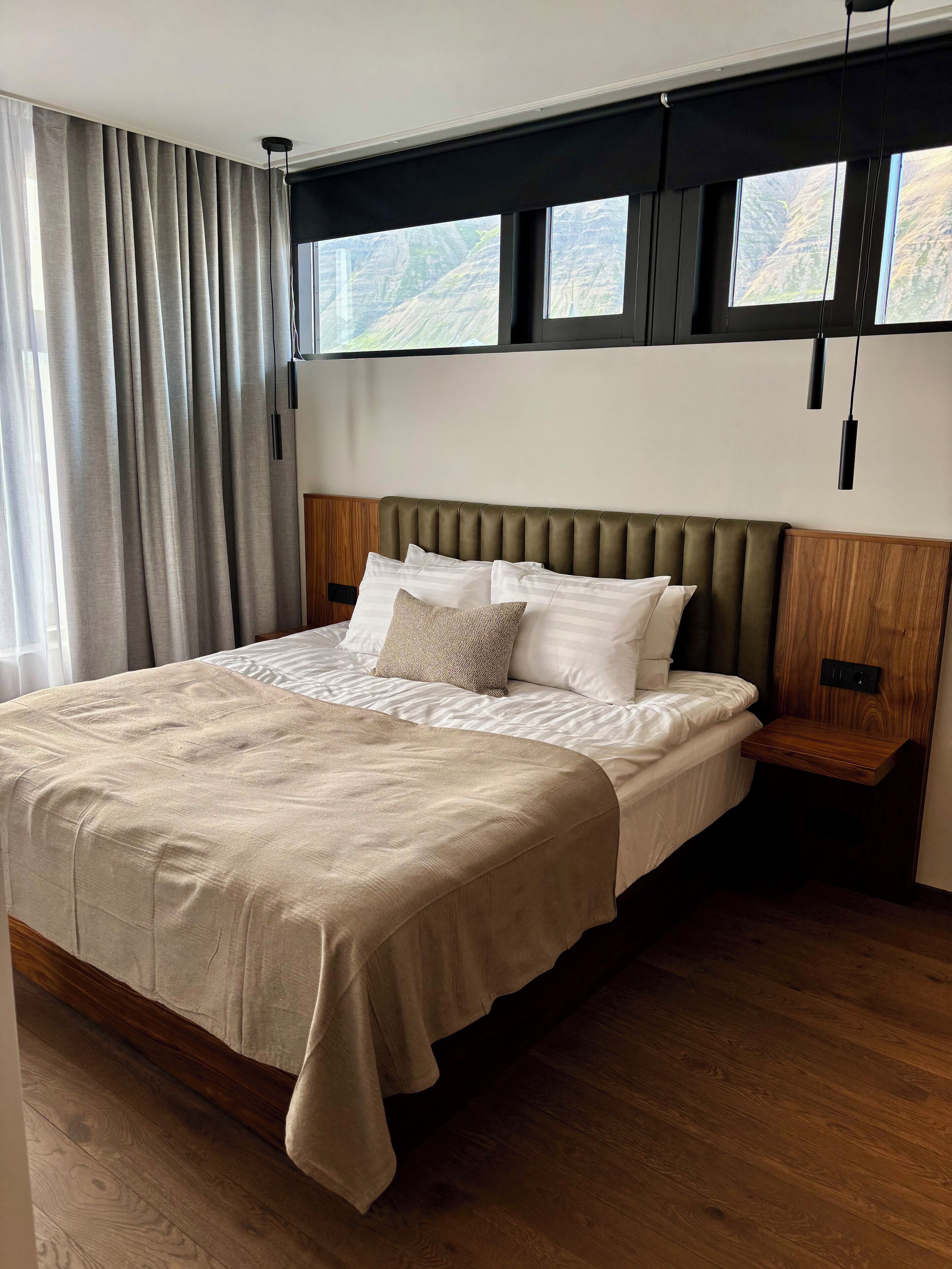 Familierom | Skrivebord, lydisolert, strykejern/-brett og barnesenger (inkludert)