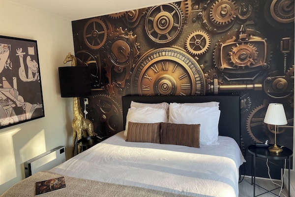 Quarto casal luxo, 1 quarto, sacada, no mezanino | Wi-Fi de cortesia, roupa de cama