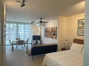 1 soverom, strykejern/-brett, wi-fi (inkludert) og sengetøy