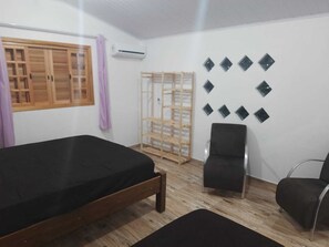 1 bedroom, free WiFi - Beach house in Camburí - Natural pool with balcony and barbecue! (Camburí São Sebastião)