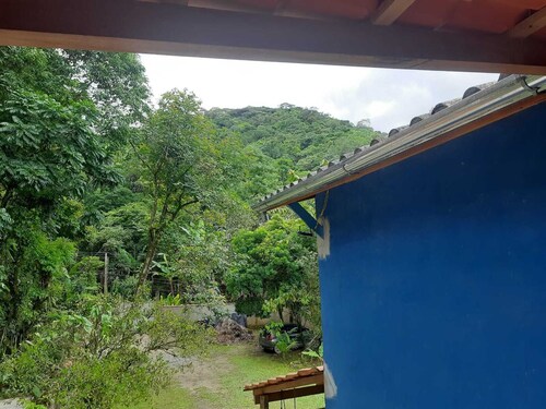 Beach house in Camburí - Natural pool with balcony and barbecue!