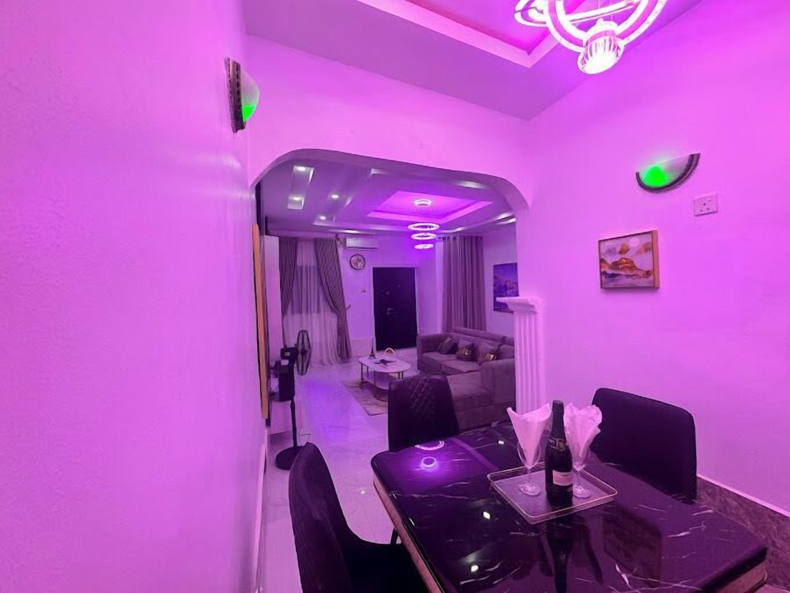 Deluxe Apartment, Balcony, City View | Dining room