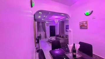 Deluxe Apartment, Balcony, City View | Dining room