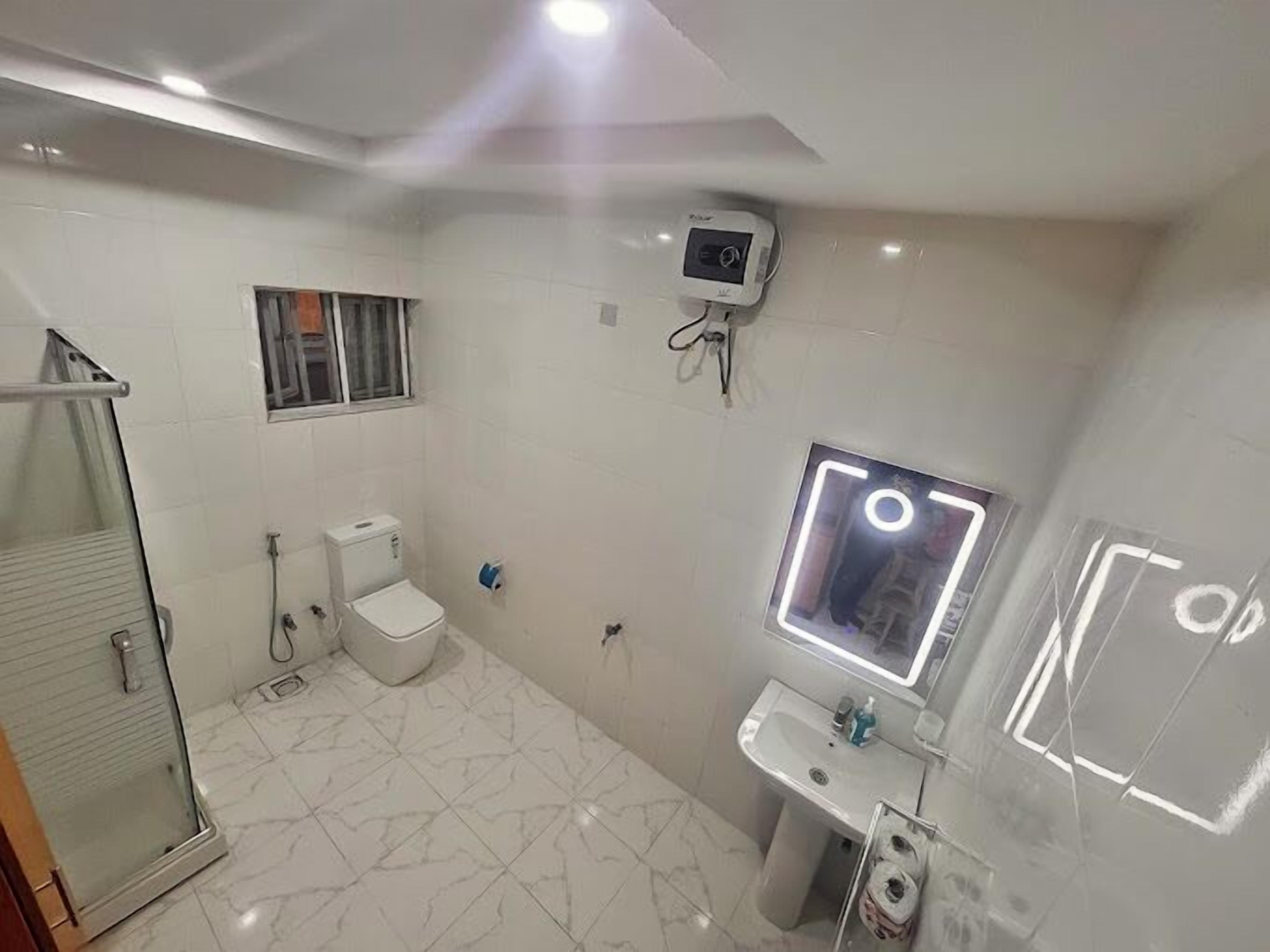 Deluxe Apartment, Balcony, City View | Bathroom | Free toiletries, hair dryer, towels, soap