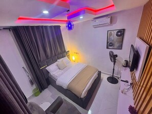 Departamento Deluxe, balcón, vista a la ciudad | 2 habitaciones, escritorio y espacio para trabajar con laptop