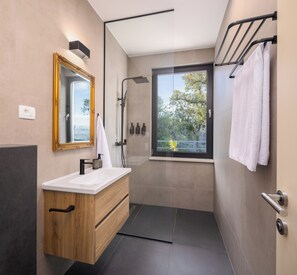Shower, hair dryer, towels, soap - Luxury Villa Soleia Skrip with Private Pool (Skrip)