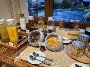 Free daily buffet breakfast - Hôtel des Muverans (Leytron)