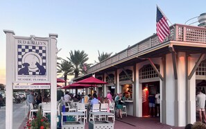 Outdoor dining - Blue Oyster Cottage in Watercolor | Steps to Seaside | Includes Golf Cart (Santa Rosa Beach)