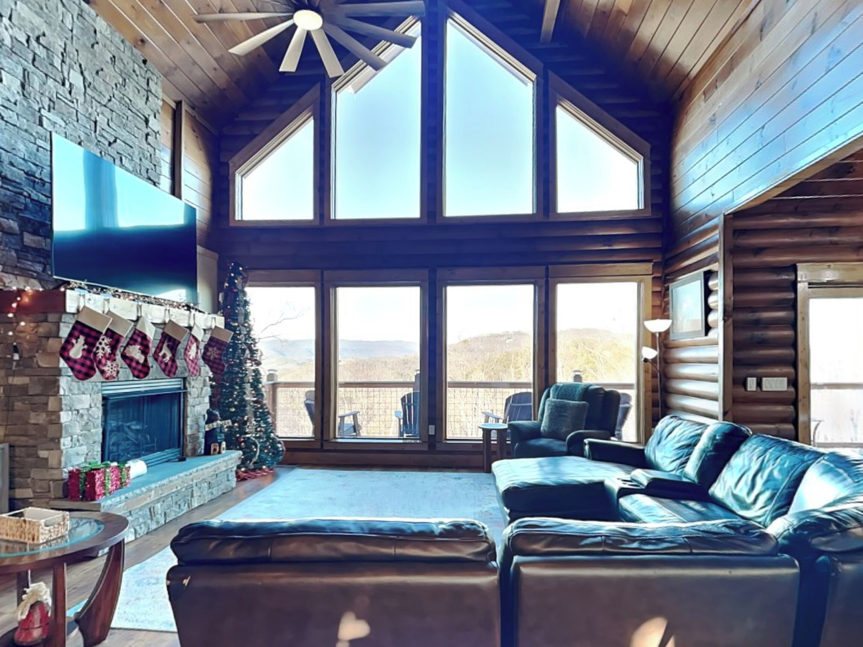 Téléviseur connecté, foyer, jeux vidéo, table de baby-foot