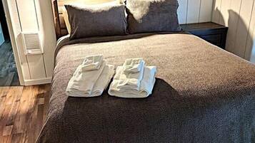 2 chambres, fer et planche à repasser, Wi-Fi gratuit, draps fournis
