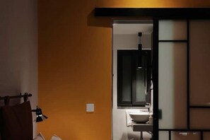 Eco-friendly toiletries, hair dryer, towels, soap - Deck 3 Savynomad Harbour Residences Seaport Views (Cospicua)