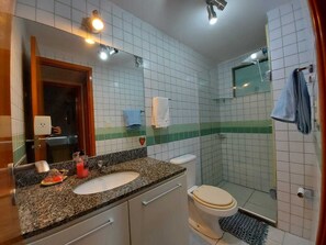 タオル、トイレットペーパー