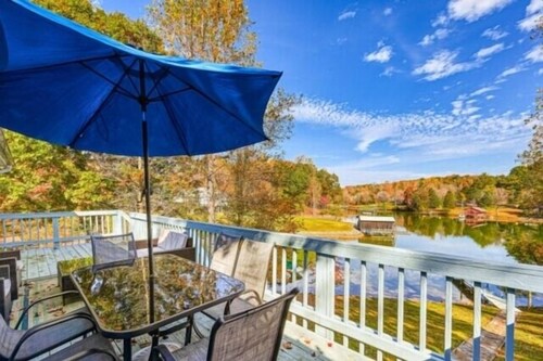 Wifi, 2 kayaks & a canoe, Great layout, updated!