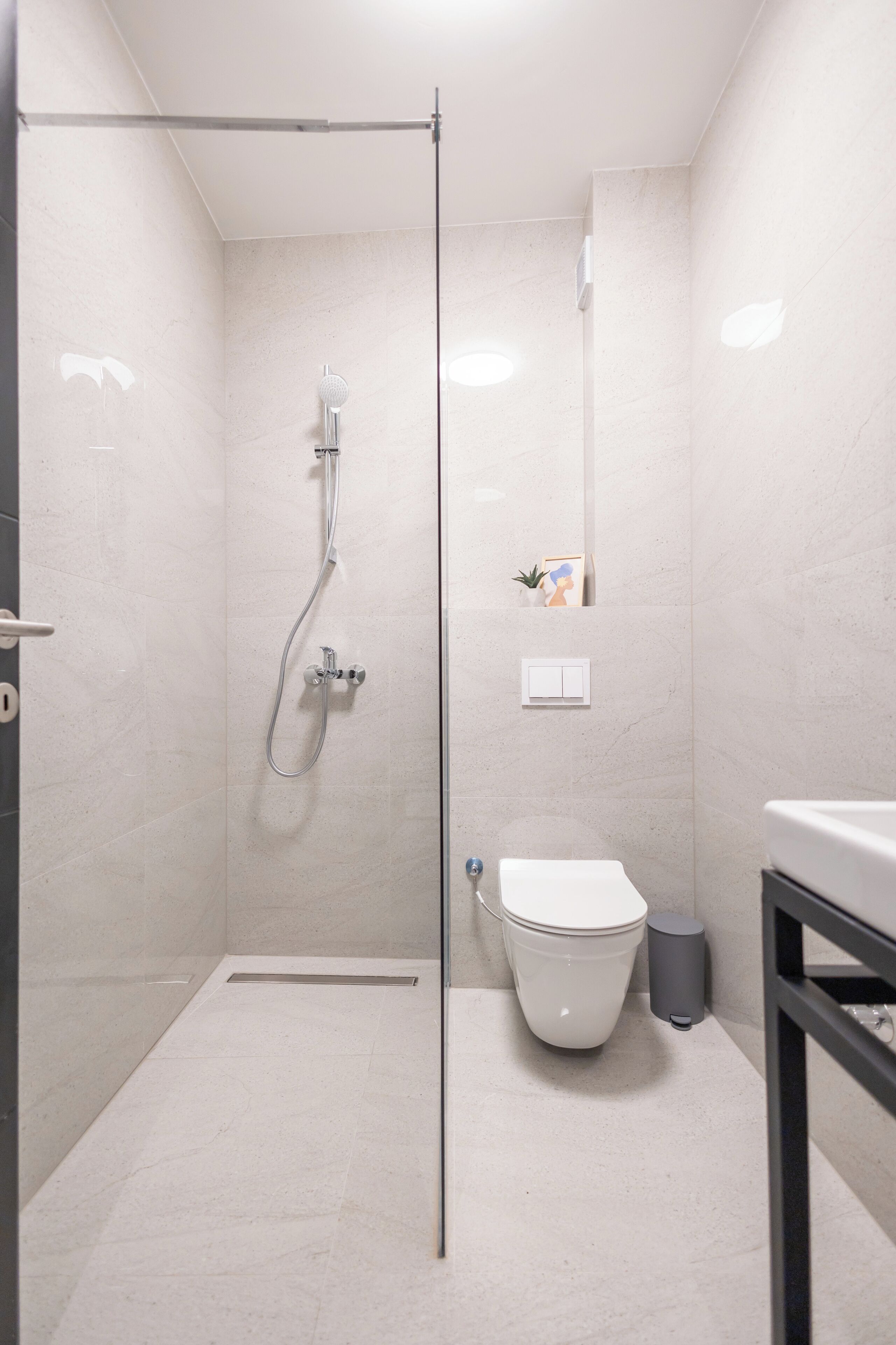 Estudio clásico, vistas a la ciudad | Baño | Toallas, jabón, champú y papel higiénico