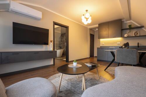 City Suite, City View | Desk, laptop workspace, free WiFi