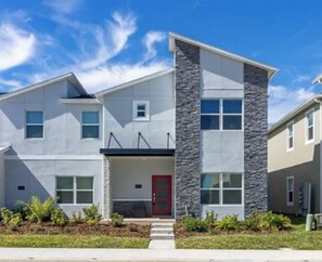 Exterior - Entire Beautiful 5-bedroom Rental Minutes From Disney!  -No Pets Allowed- (Davenport)