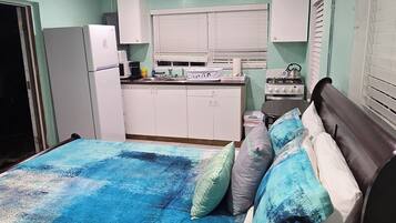 1 bedroom, in-room safe, iron/ironing board, free WiFi