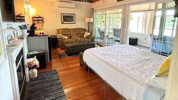 1 bedroom, bed sheets