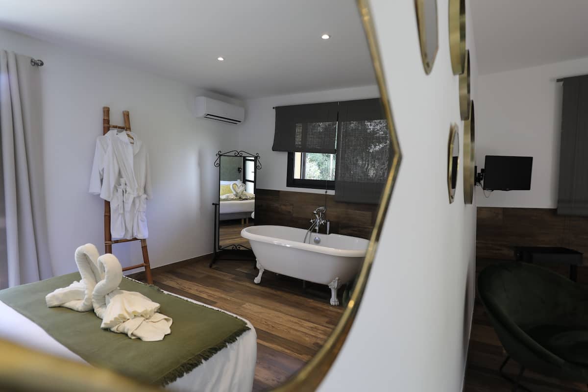 Chambre double Turtureddi avec jacuzzi privatif | 2 slaapkamers, een kluis op de kamer, gratis wifi