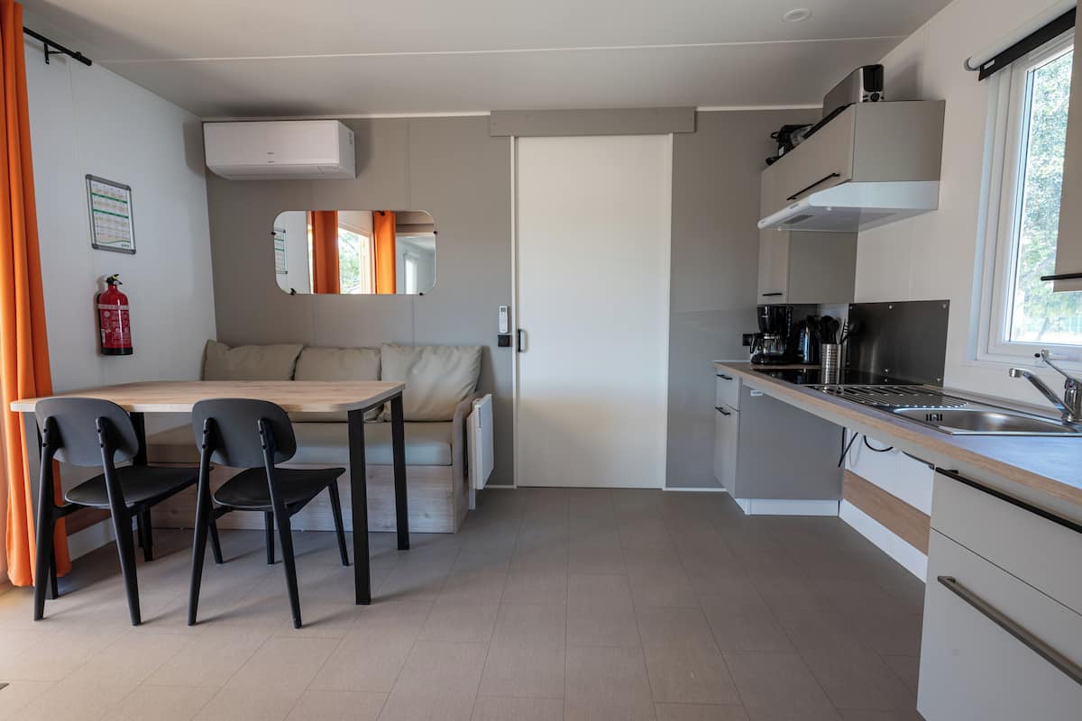 Mobil home accessible PMR (Ormeau) | Living area
