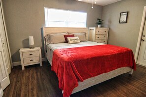 1 soverom, skrivebord, strykejern/-brett og wi-fi