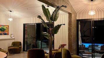 Coin salon dans le hall