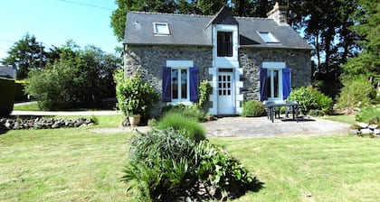Cosy detached stone cottage with garden and parking