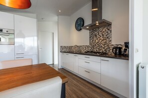 Fridge, microwave, oven, dishwasher - Ravenbosch - Sauna - Three Bedroom Resort, Sleeps 6 (Valkenburg)