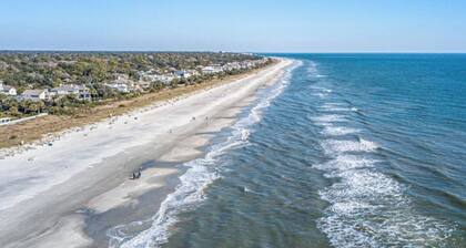 Condo w/ Pool 2BR Close to beach Free WiFi