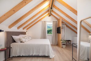 3 bedrooms, in-room safe, desk, iron/ironing board - Charming 3-bedroom Villa Emelie with fitness room, sauna and private pool (Zastolje)