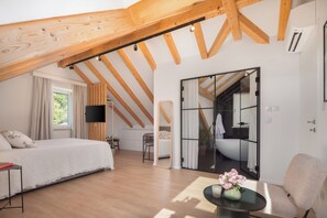 3 chambres, coffres-forts dans les chambres, bureau