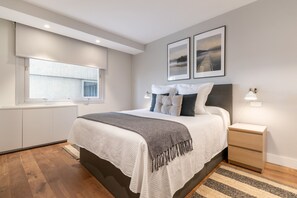 1 bedroom, iron/ironing board, bed sheets - Vistas a la Plaza colon (Colon III) (Madrid)