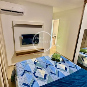 Apartament bàsic | 1 dormitori, cortines opaques i planxa i posts de planxar