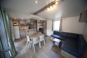 Living area - Camping RCN La Bastide en Ardèche (Sampzon)