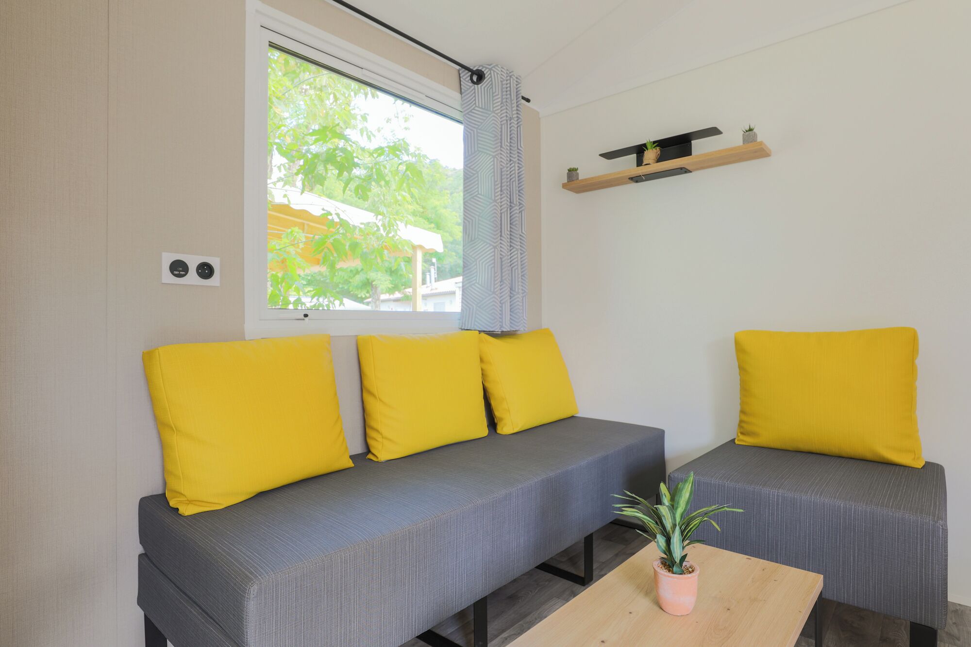 Mobil Karavan (Magnolia) | Area keluarga