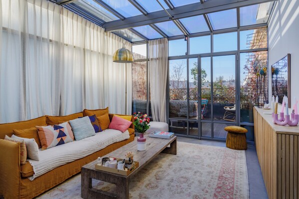 Apartment, City View | Living area