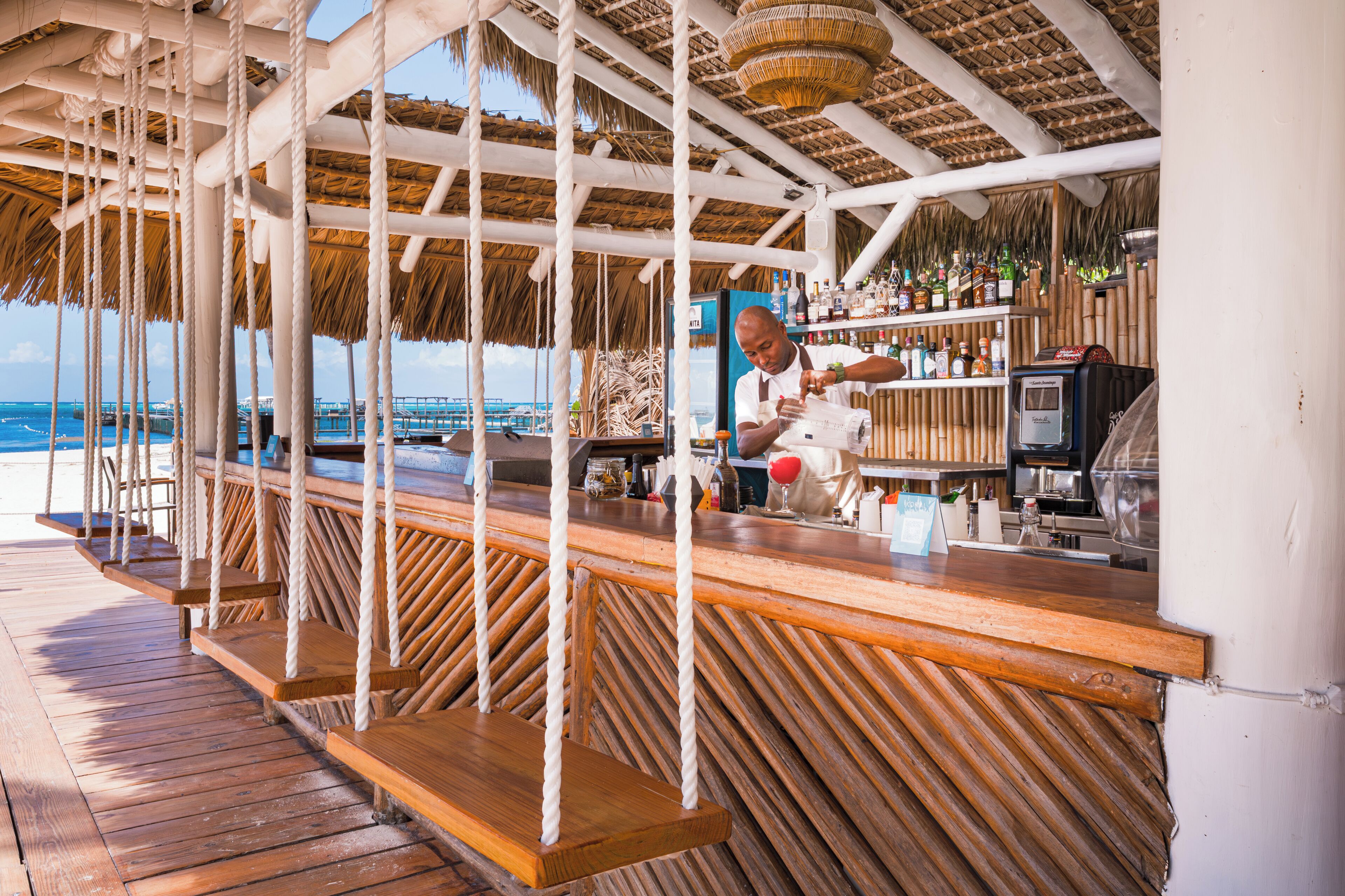 بار على الشاطئ