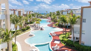Outdoor pool - Bakour Punta Cana Suites (Punta Cana)