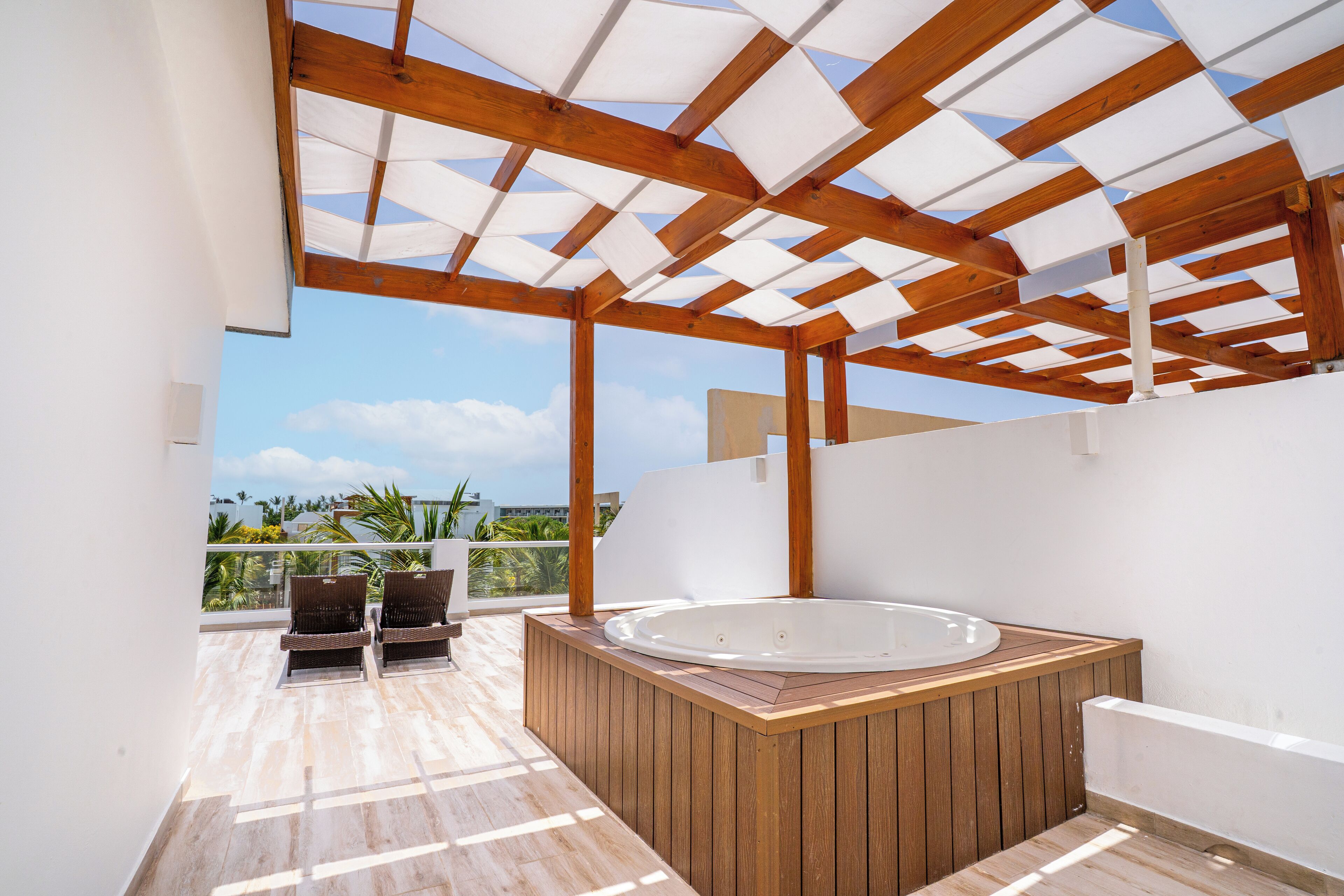 Outdoor spa tub