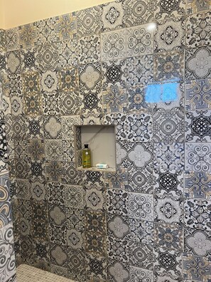 Dusche, Handtücher, Seife, Toilettenpapier