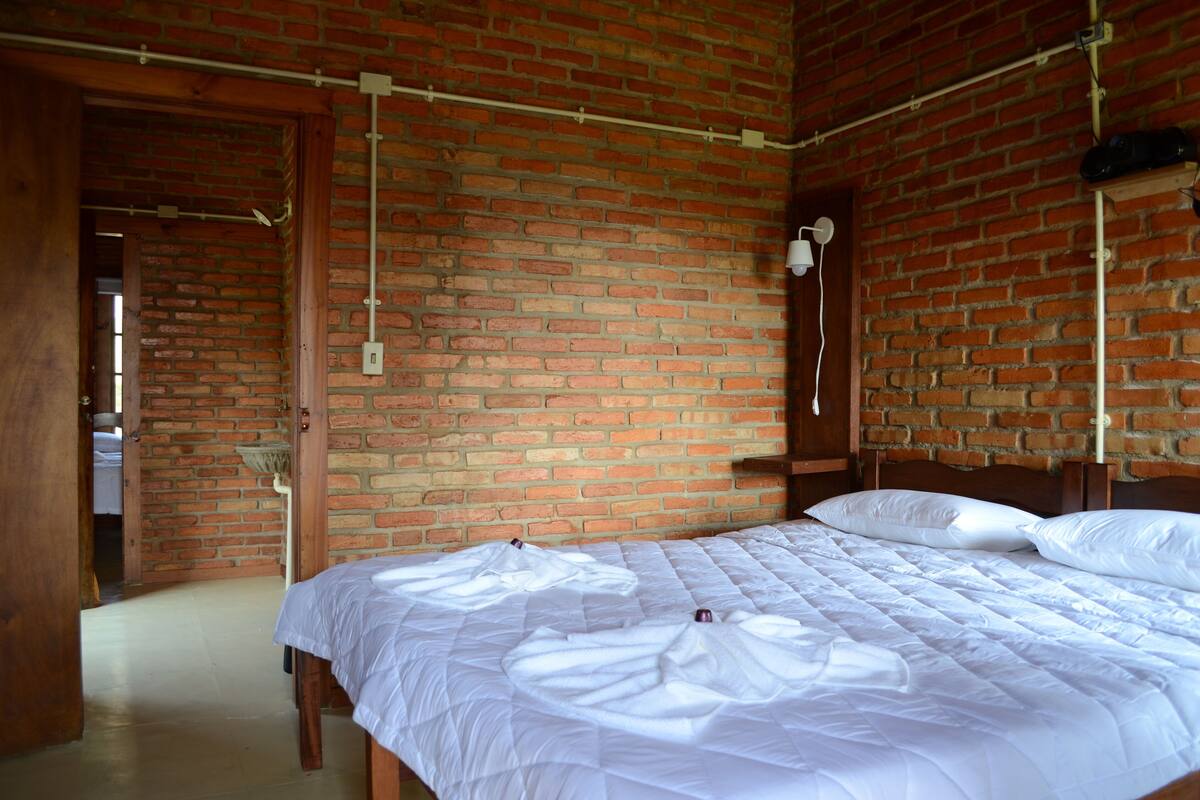 Habitación básica con 2 camas individuales, vista a la montaña | 1 habitación y wifi gratis