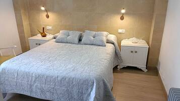 2 slaapkamers, een strijkplank/strijkijzer, wifi, beddengoed